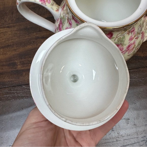 Royale Garden Bone China Staffordshire England Hand Decorated Chinz Teapot - Picture 5 of 9